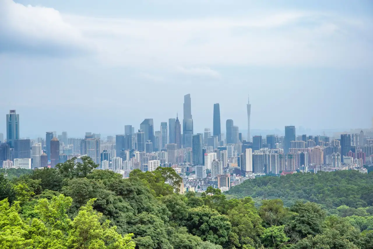 西南地区医疗健康产业技术发展趋势及德建福瑞设备应用前景